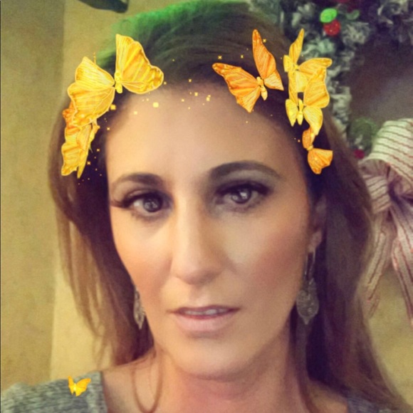 Meet your Posher, Stephanie - Picture 2 of 4